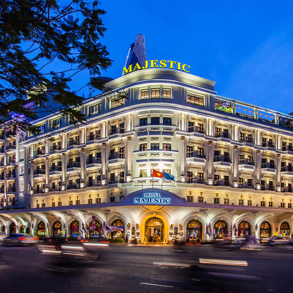 Phào chỉ nhựa Hàn Quốc trang trí khách sạn Majestic Sài Gòn.